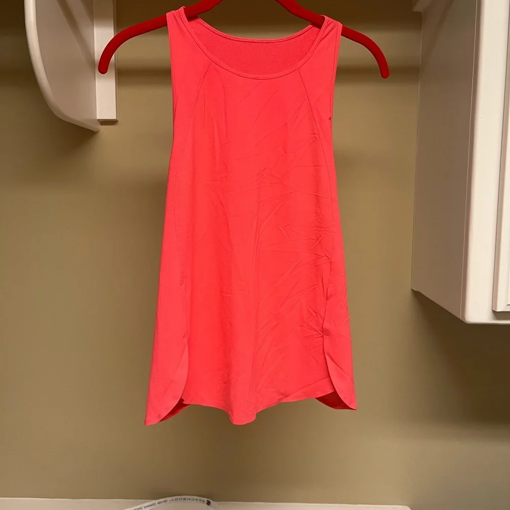 Bundle Lululemon Tanks - Picture 6 of 11